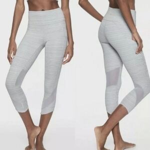Athleta High Rise Jacquard Mesh Chat to Town Capri Tight, size Small